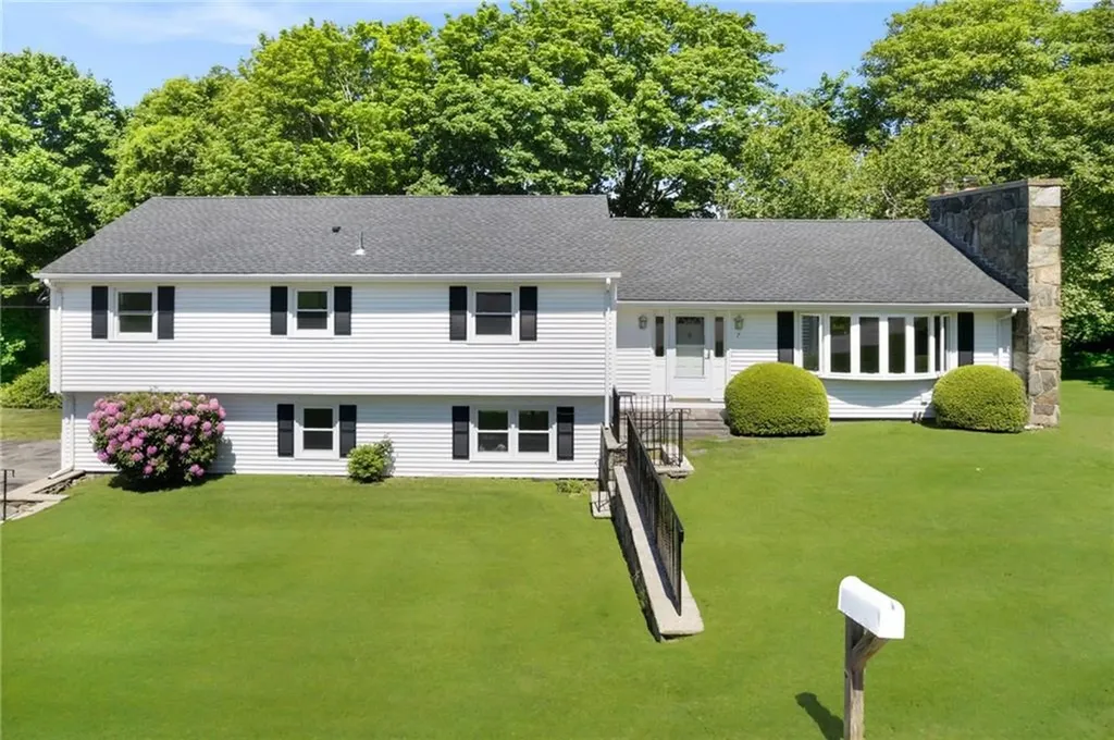 7 Westwood Drive Portsmouth RI 02871