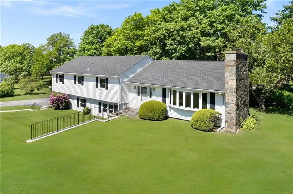 7 Westwood Drive Portsmouth RI 02871