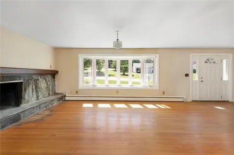 7 Westwood Drive Portsmouth RI 02871