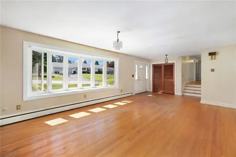 7 Westwood Drive Portsmouth RI 02871