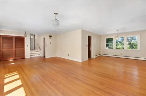 7 Westwood Drive Portsmouth RI 02871