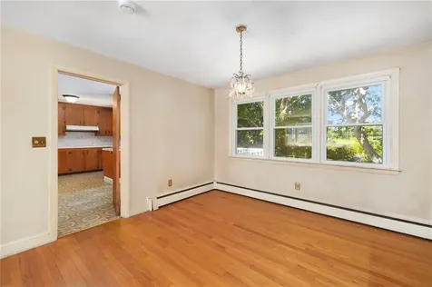 7 Westwood Drive Portsmouth RI 02871