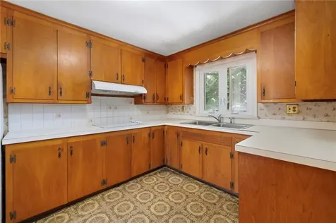 7 Westwood Drive Portsmouth RI 02871