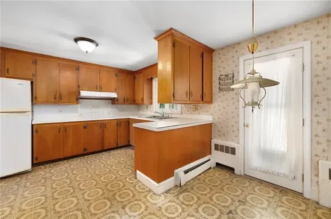 7 Westwood Drive Portsmouth RI 02871