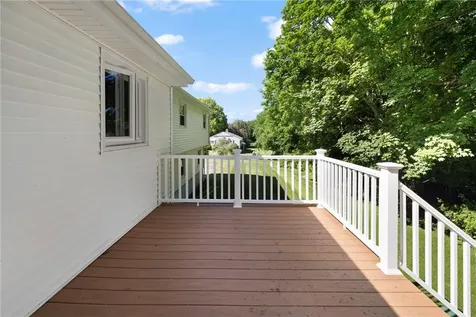 7 Westwood Drive Portsmouth RI 02871