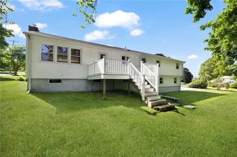 7 Westwood Drive Portsmouth RI 02871
