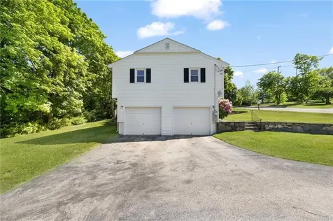 7 Westwood Drive Portsmouth RI 02871