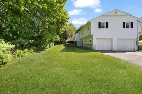 7 Westwood Drive Portsmouth RI 02871