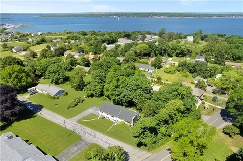 7 Westwood Drive Portsmouth RI 02871