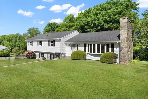 7 Westwood Drive Portsmouth RI 02871