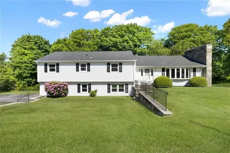 7 Westwood Drive Portsmouth RI 02871