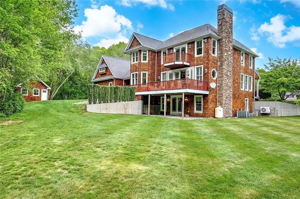 357 Congdon Drive South Kingstown RI 02879