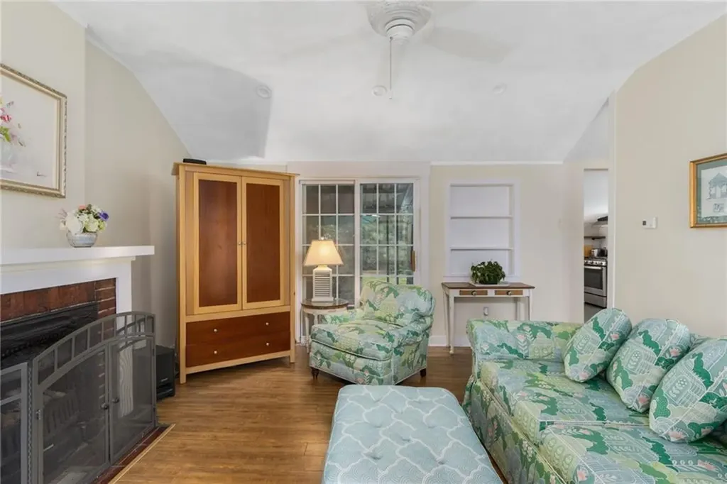 30 Wright Place Barrington RI 02806