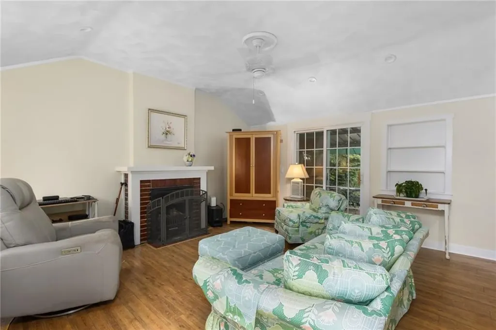 30 Wright Place Barrington RI 02806