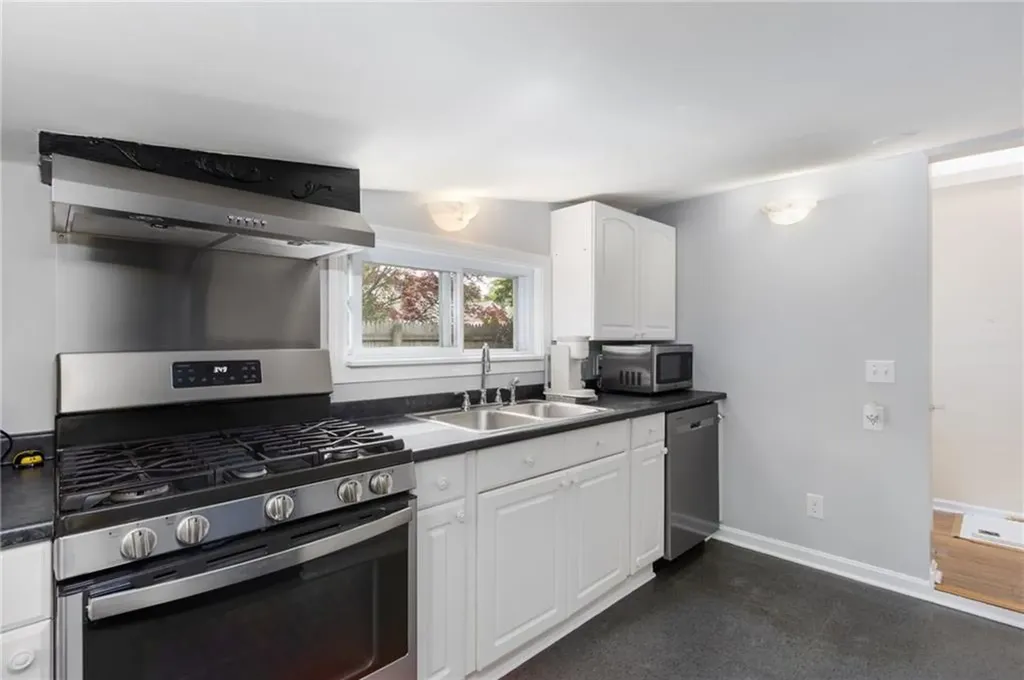 30 Wright Place Barrington RI 02806