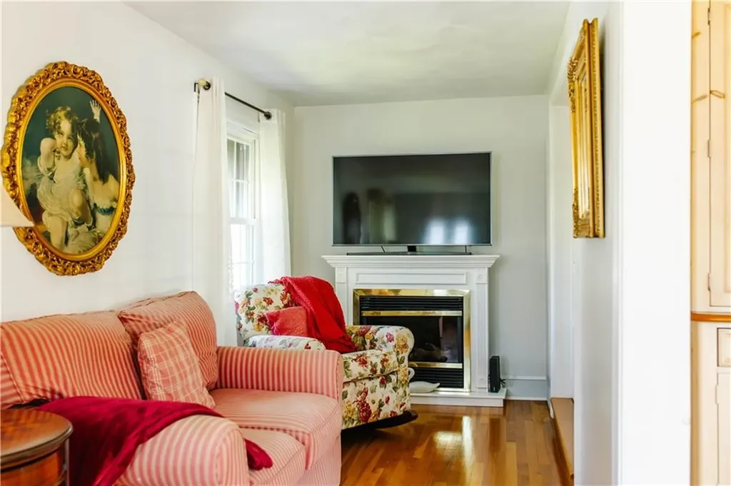 165 Sowams Road Barrington RI 02806