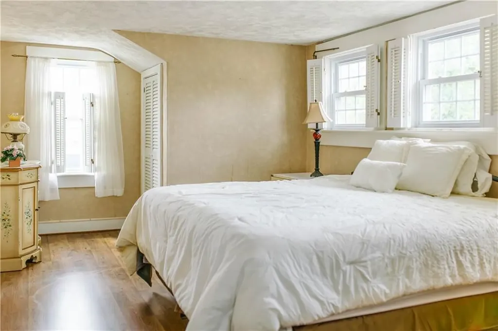 165 Sowams Road Barrington RI 02806