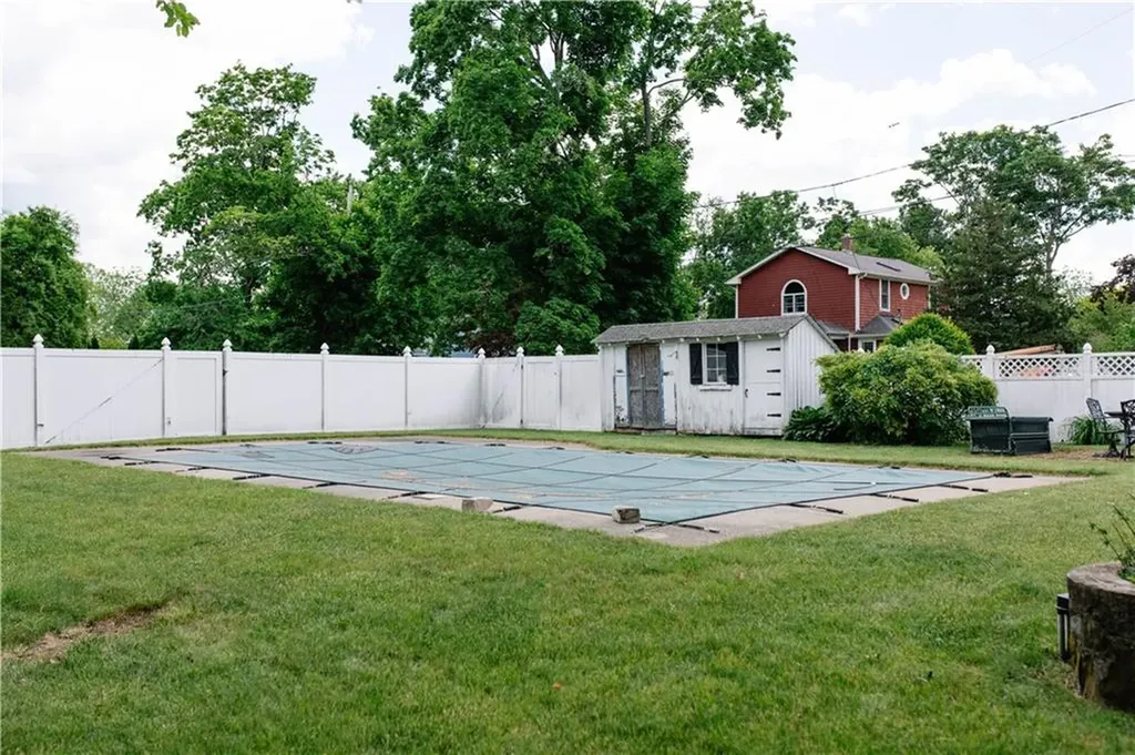 165 Sowams Road Barrington RI 02806
