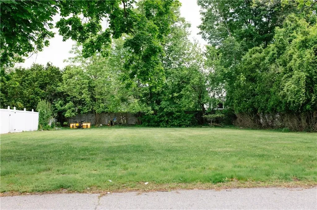165 Sowams Road Barrington RI 02806