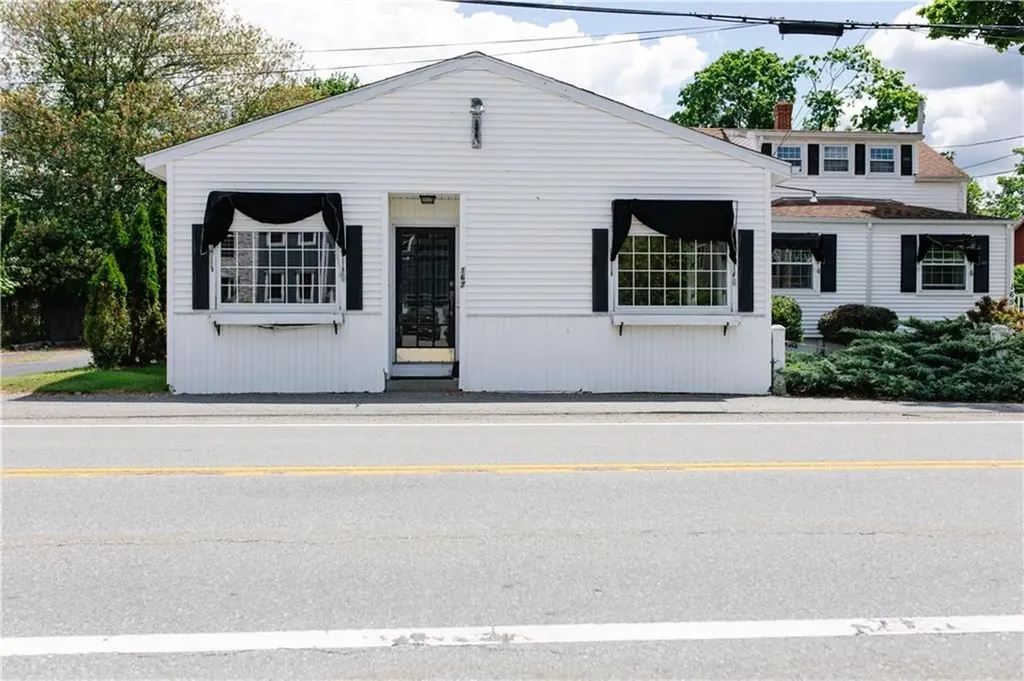 165 Sowams Road Barrington RI 02806
