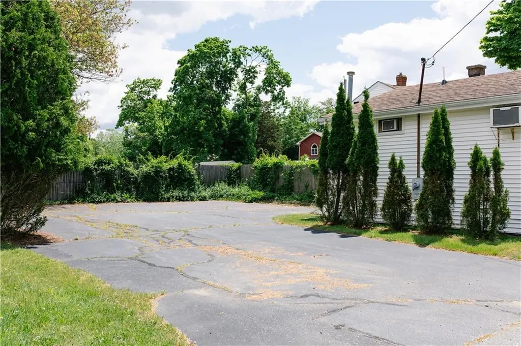 165 Sowams Road Barrington RI 02806