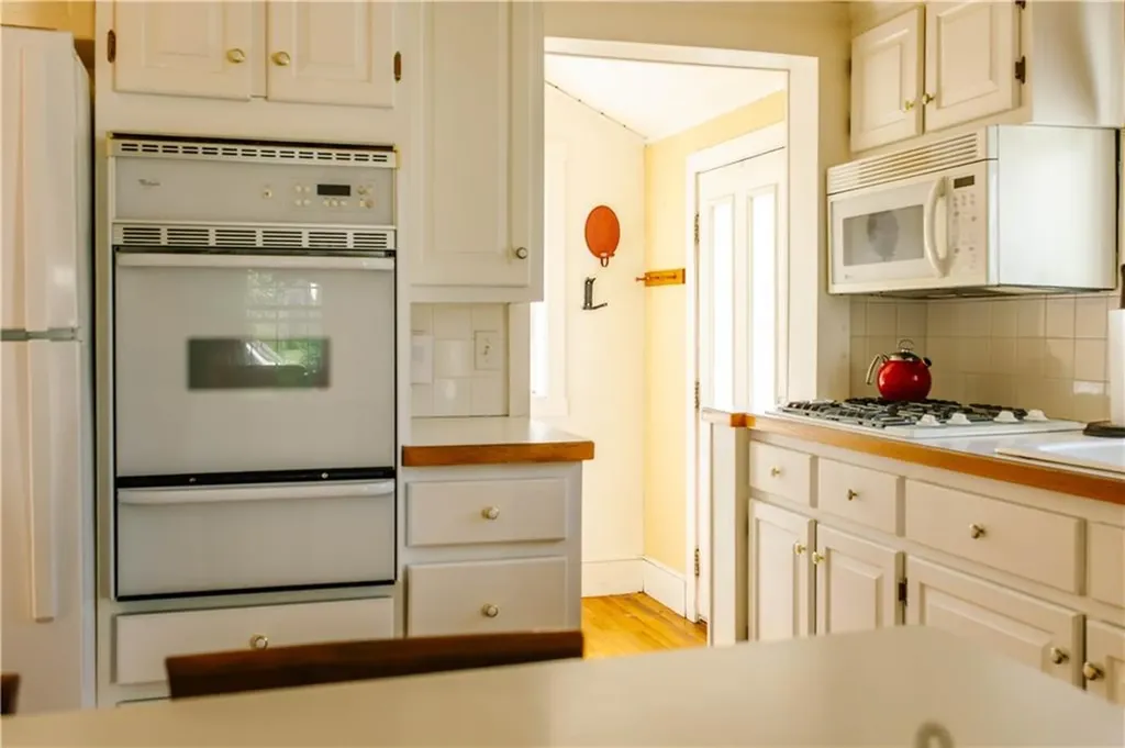 165 Sowams Road Barrington RI 02806