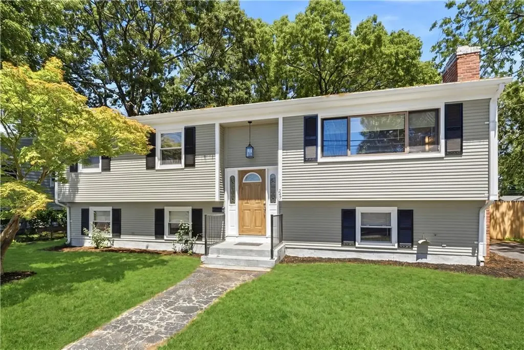 247 Asylum Road Warwick RI 02886