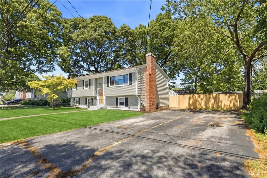 247 Asylum Road Warwick RI 02886