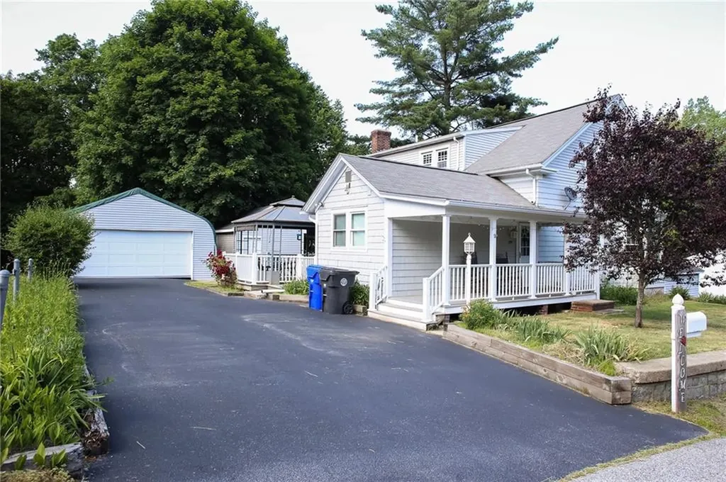 39 Sunrise Avenue West Warwick RI 02893
