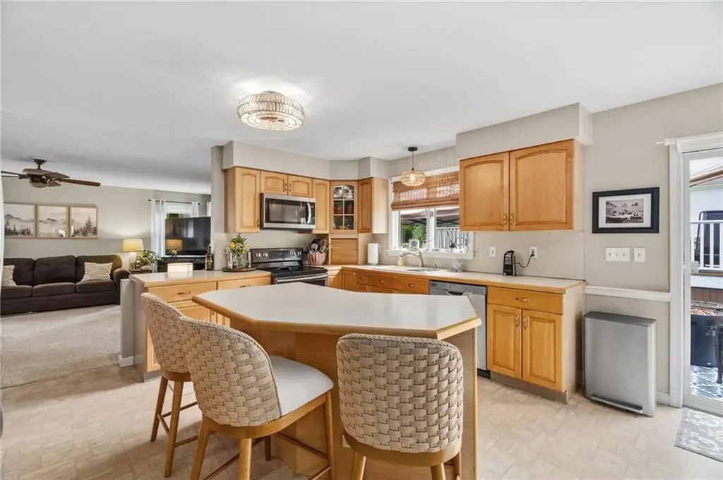 21 Tilbury Drive Bristol RI 02809
