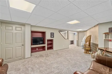 21 Tilbury Drive Bristol RI 02809