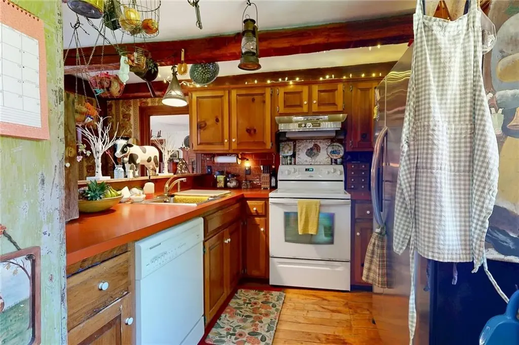 1503 Putnam Pike Glocester RI 02814