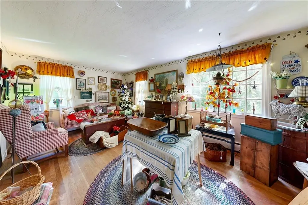 1503 Putnam Pike Glocester RI 02814