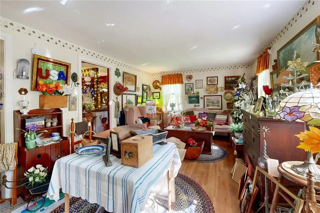 1503 Putnam Pike Glocester RI 02814