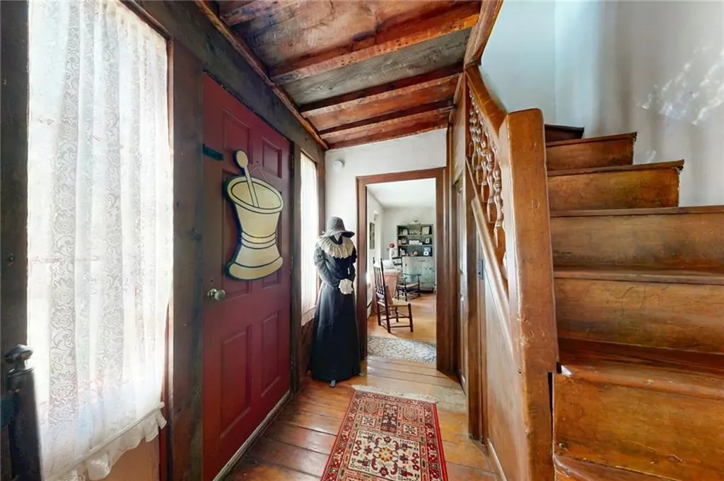 1503 Putnam Pike Glocester RI 02814