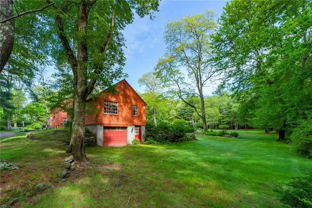 1503 Putnam Pike Glocester RI 02814
