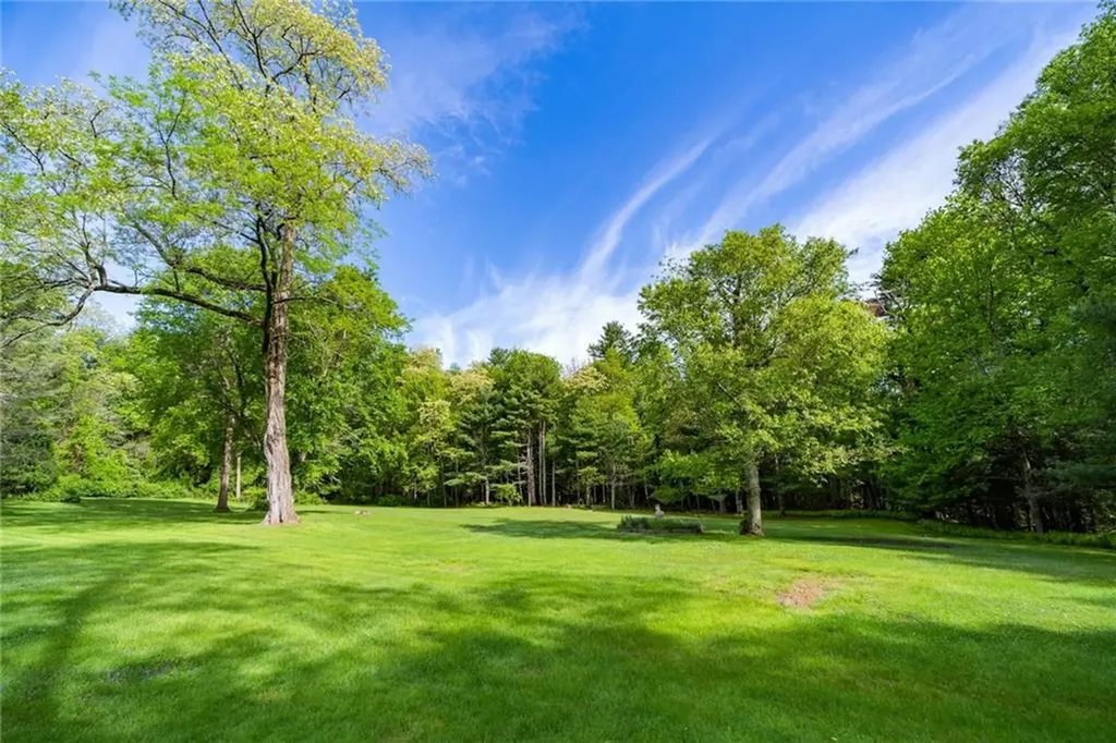 1503 Putnam Pike Glocester RI 02814