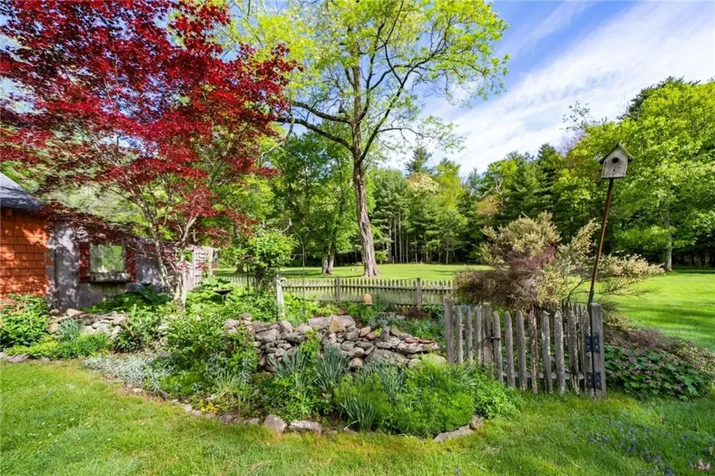 1503 Putnam Pike Glocester RI 02814