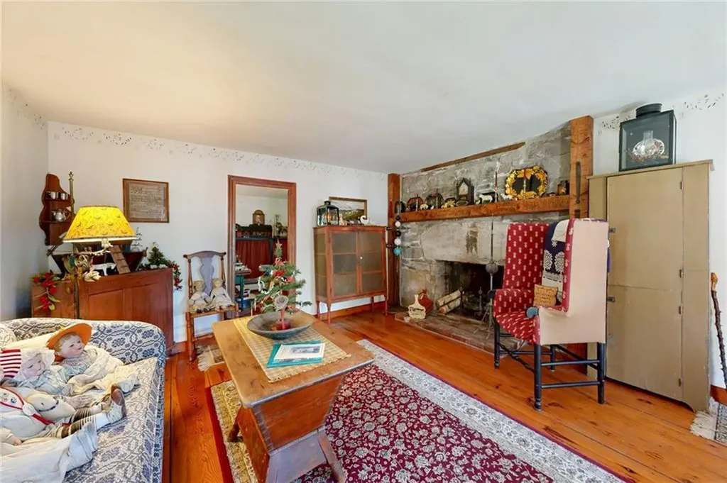 1503 Putnam Pike Glocester RI 02814