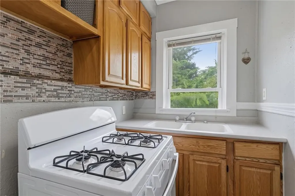 821 823 Potters Avenue Providence RI 02907