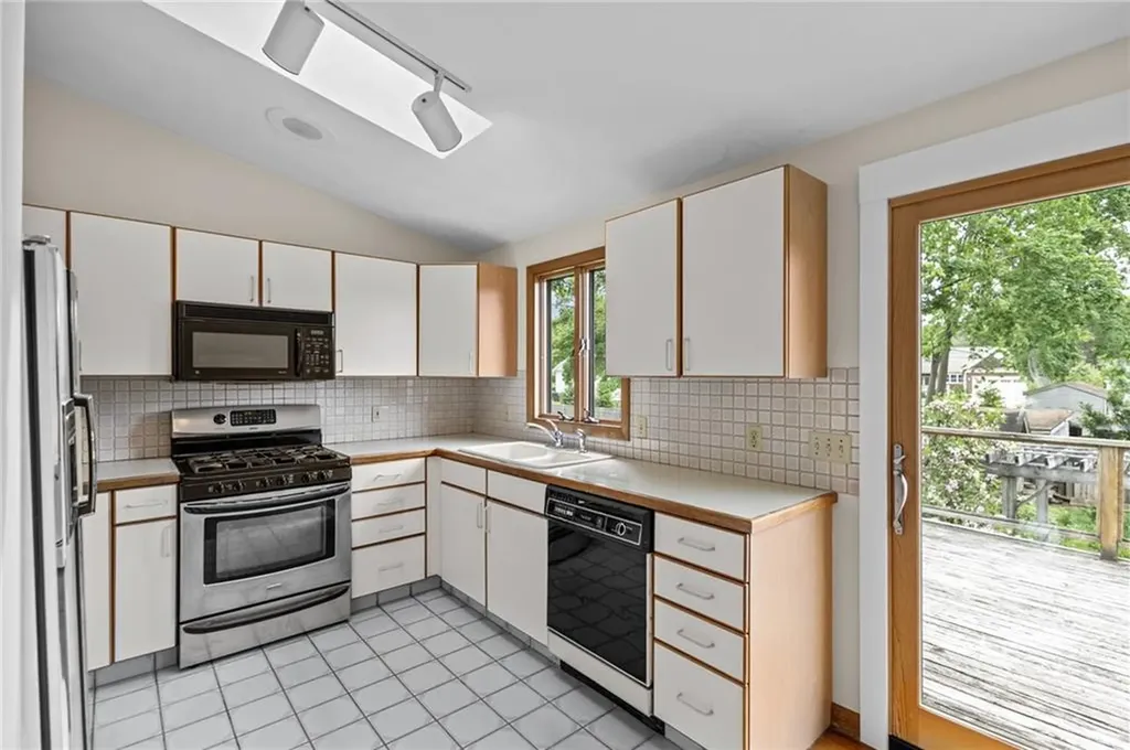 23 Lawndale Drive Warwick RI 02818
