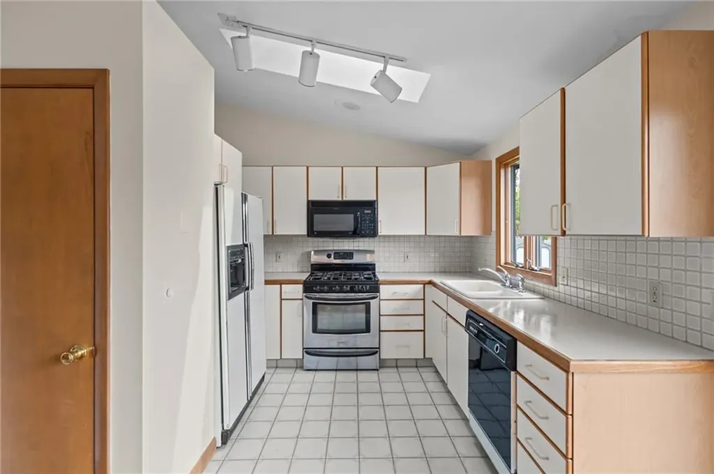 23 Lawndale Drive Warwick RI 02818
