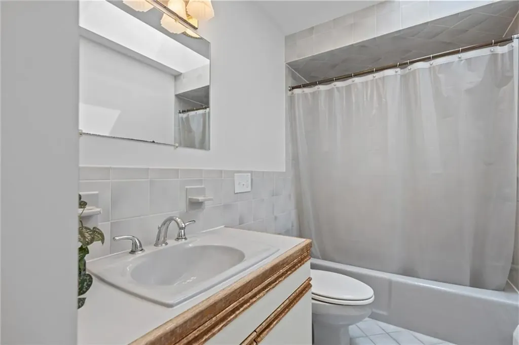 23 Lawndale Drive Warwick RI 02818