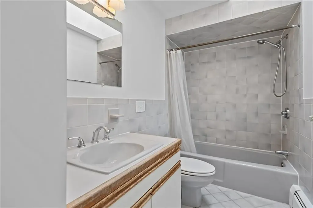 23 Lawndale Drive Warwick RI 02818