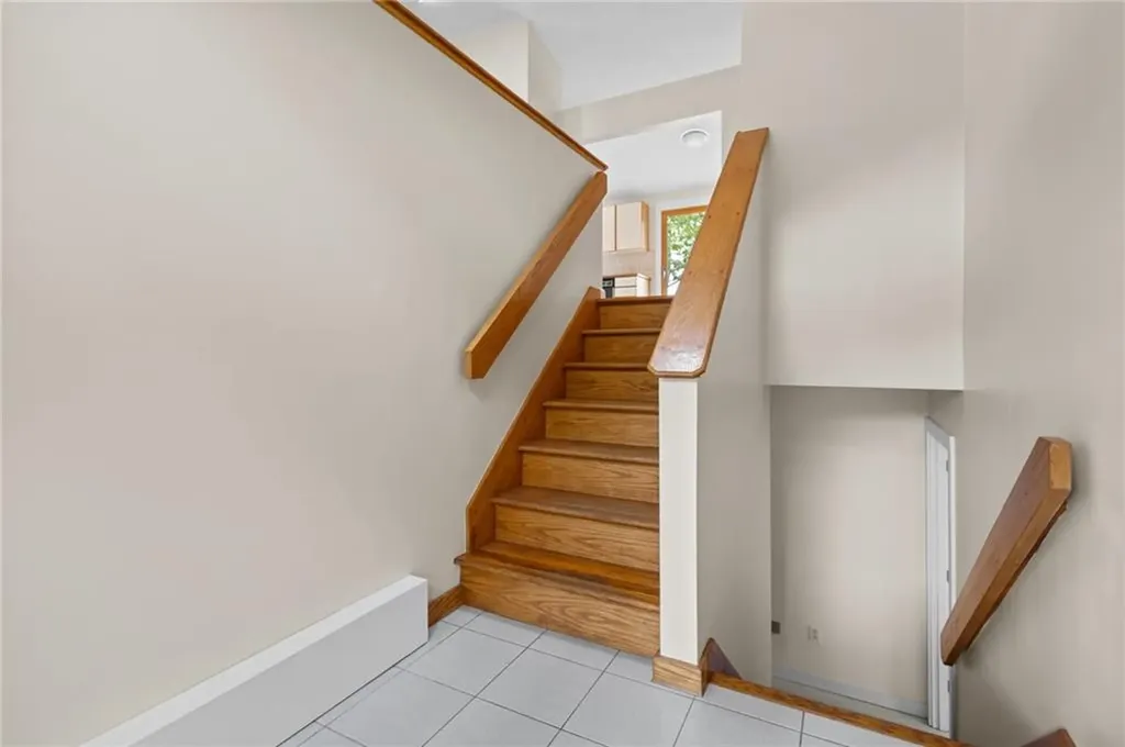 23 Lawndale Drive Warwick RI 02818