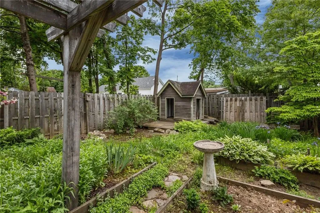 23 Lawndale Drive Warwick RI 02818