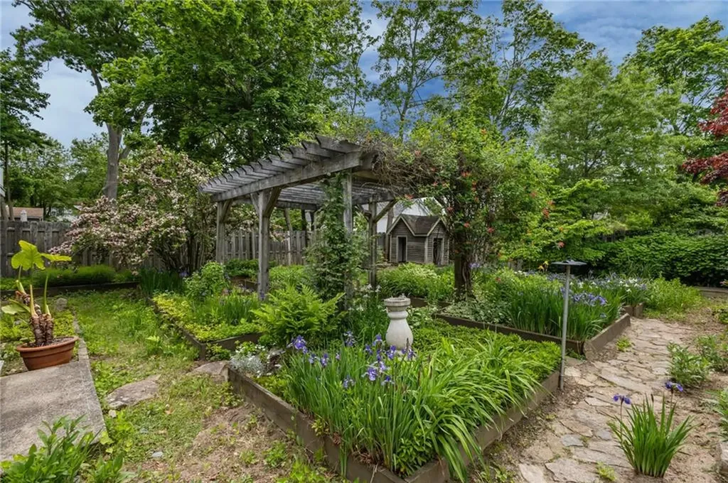23 Lawndale Drive Warwick RI 02818