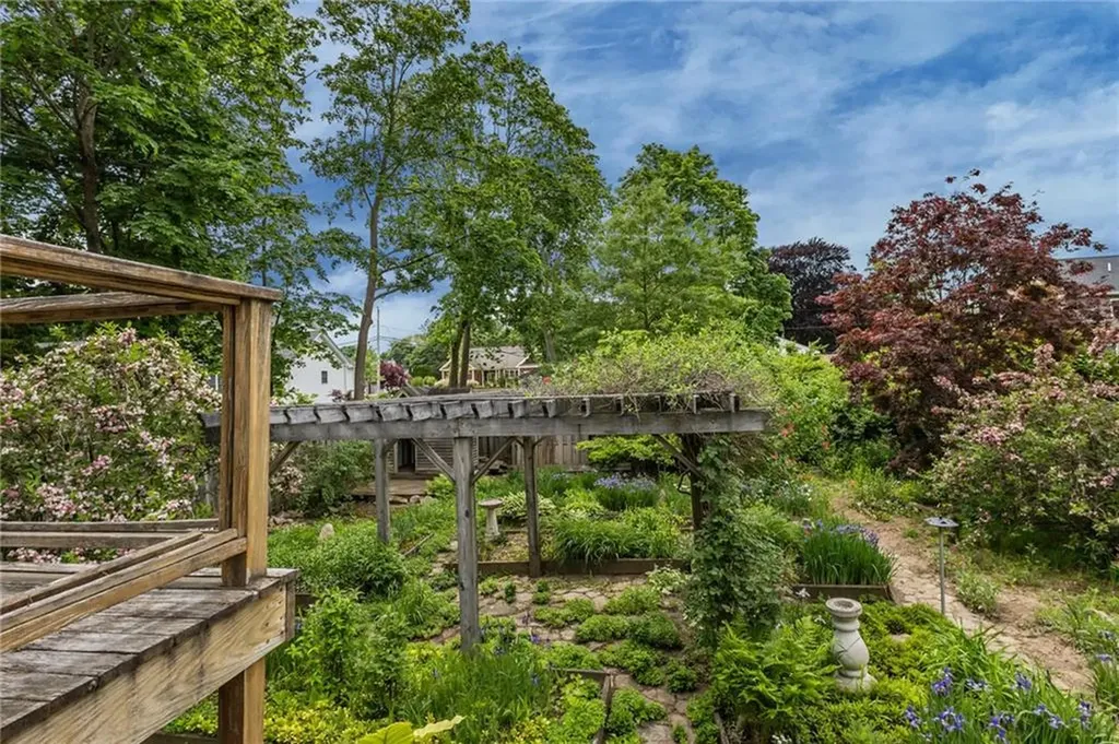 23 Lawndale Drive Warwick RI 02818