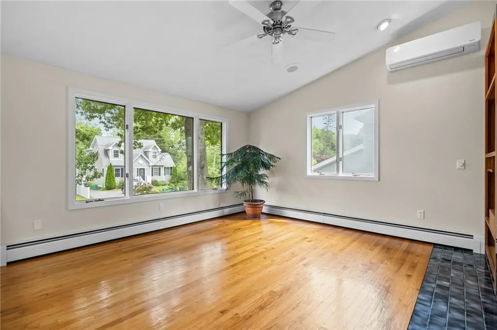 23 Lawndale Drive Warwick RI 02818