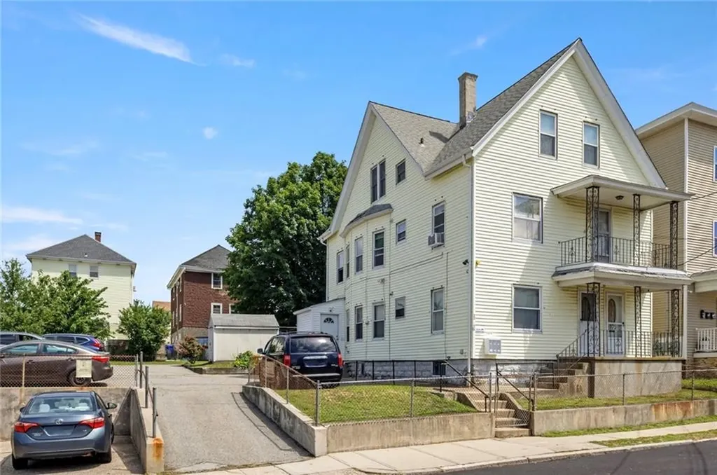 75 Baldwin Street Pawtucket RI 02860